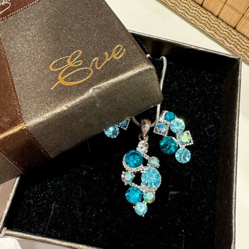 Jewelry set earrings necklace from Singapore like new