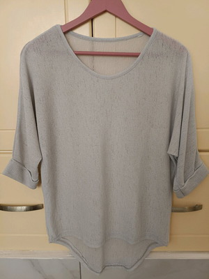Women's blouse like new, grey, 3/4 sleeve, loose fit knit