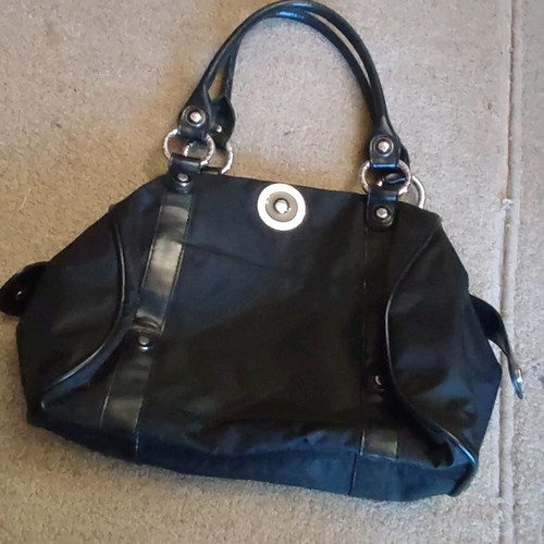 Emporio Armani shoulder bag black like new with zipper