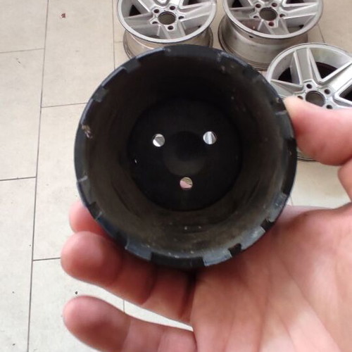 General Motors 15-inch wheel center caps like new