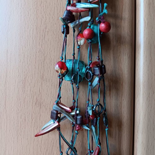 Long necklace like new, multicolored, 90 cm length