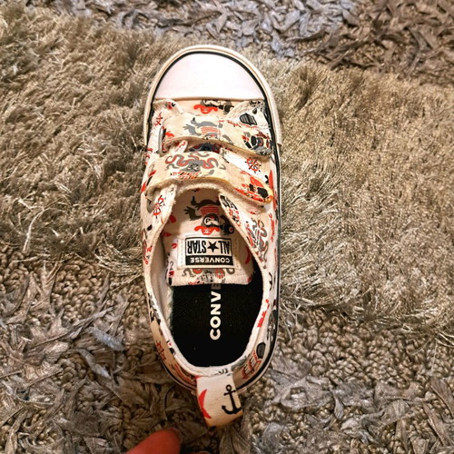 Converse All Star kids sneakers No25 like new with pirate design