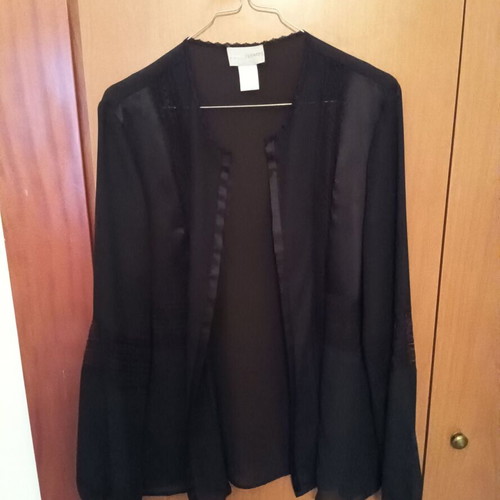 La Redoute Collections black shirt like new with unique front and sleeve design