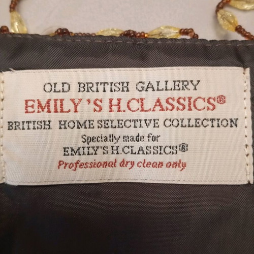 English table runner set like new with 2 sizes and cushion