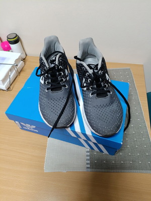 Venimo Athletic Shoes Like New, Grey Size 40