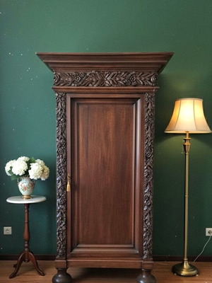 Renaissance linen cabinet from 1900 like new with handmade carvings