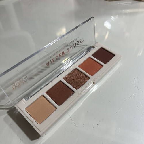 MUA Eyeshadow Palette like new