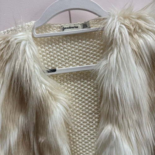 Stradivarius sleeveless fur jacket new, white