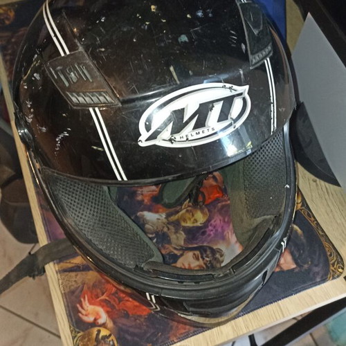 MT motorcycle helmet without visor