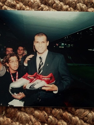 Σπάνια αυθεντική φωτογραφία Ριβάλντο Puma στάδιο Καραϊσκάκη 2004, σαν καινούργιο