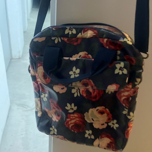 Floral bag like new with multiple compartments and crossbody strap