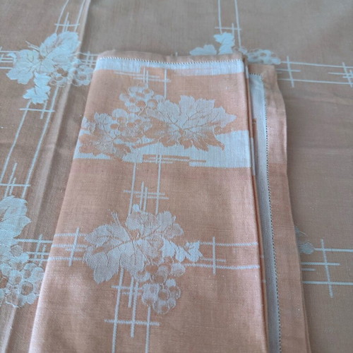 Tablecloth with 12 used napkins, salmon color, grape design