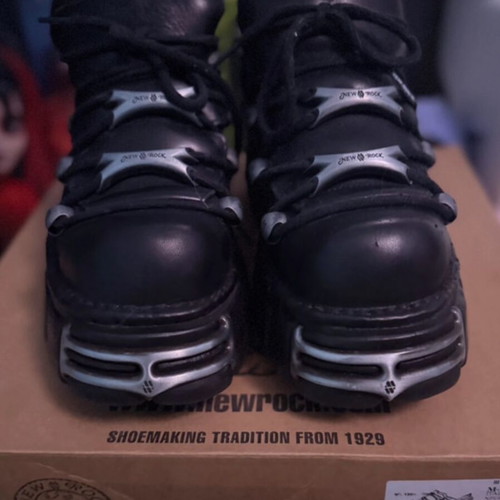 New Rock boots size 40 black new