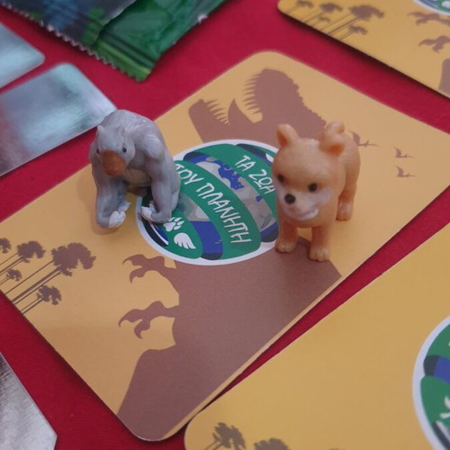 The Animals of the Planet Cards and Metal Tags with Miniature Figures New