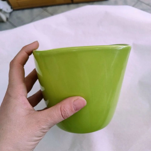Ceramic flowerpot like new, 14 cm opening, 12 cm height