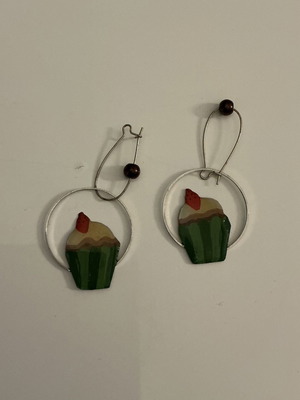 Earrings hand-painted on resin glass like new, red and green