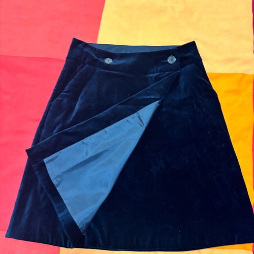 Benetton velvet skirt like new, black
