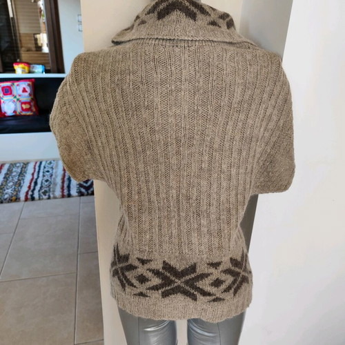 Wool knitted sweater like new, beige, one size