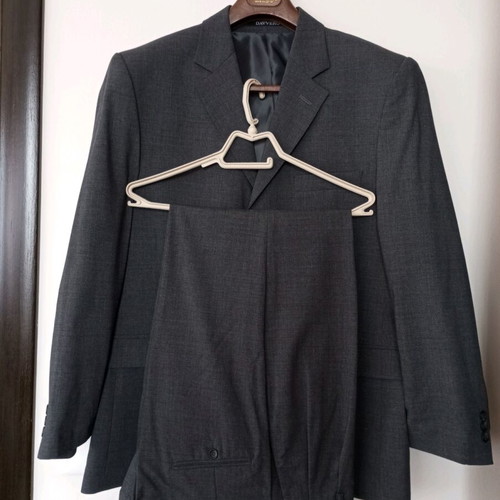 Davvero Dark Gray Suit classic fit size L/46 like new