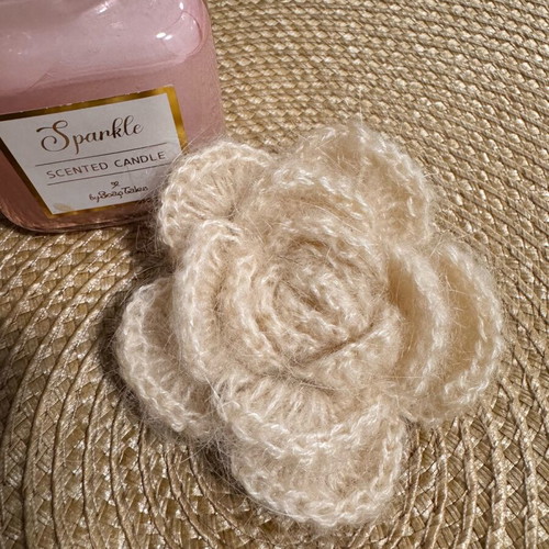 Handmade flower brooch like new, beige