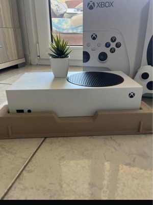 Xbox Series S σαν καινούργιο με SSD 512 GB και σπασμένο κουμπί LT τηλεχειριστηρίου