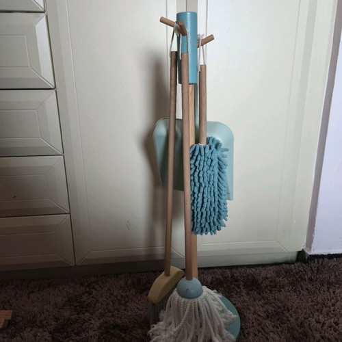 Children's drying rack, ironing board and cleaning items like new