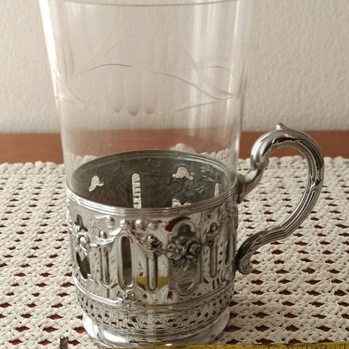 Set of vintage Art Nouveau 1960 glass holders with glasses like new