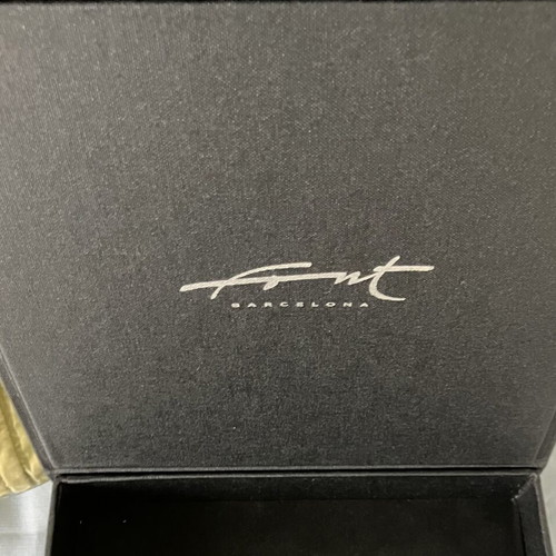 Font Barcelona box like new