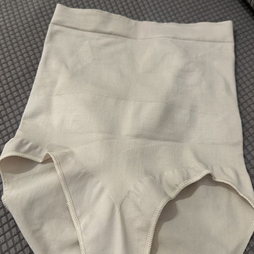 High-waisted shaping shorts beige/nude, size S