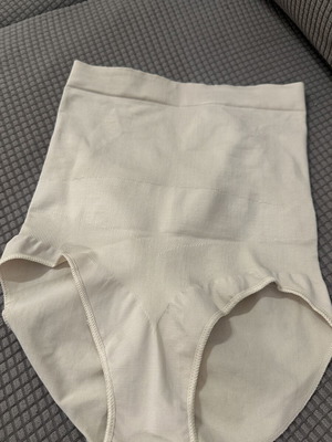 High-waisted shaping shorts beige/nude, size S
