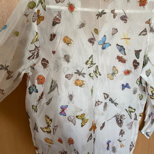 Thin butterfly shirt size M like new, white