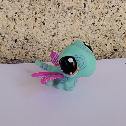 Littlest Pet Shop figure like new by Hasbro