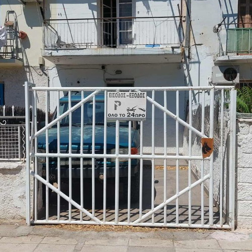 Διαμέρισμα Καλλιθέα Τζιτζιφιές ανακαινισμένο, ισόγειο, 37 τ.μ., με κήπο και θέση στάθμευσης