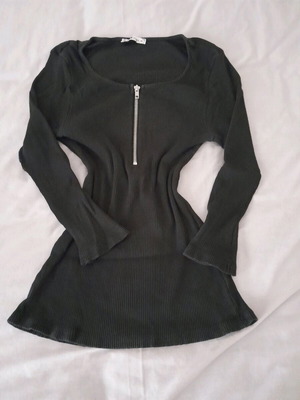 Black blouse with zipper used, size XL