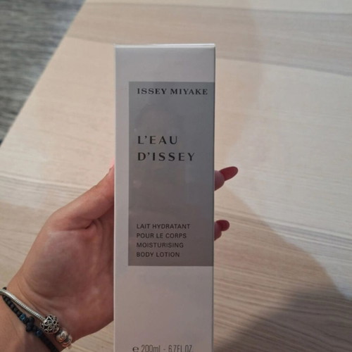 Issey Miyake L'Eau D'Issey Moisturising Body Lotion 200ml new
