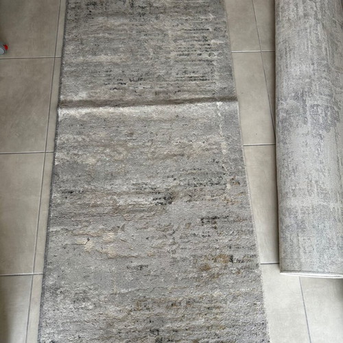 Modern rug like new with two mats, dimensions 210x148 and 210x74