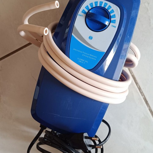 Alternating air pressure mattress like new with pump and repair kit