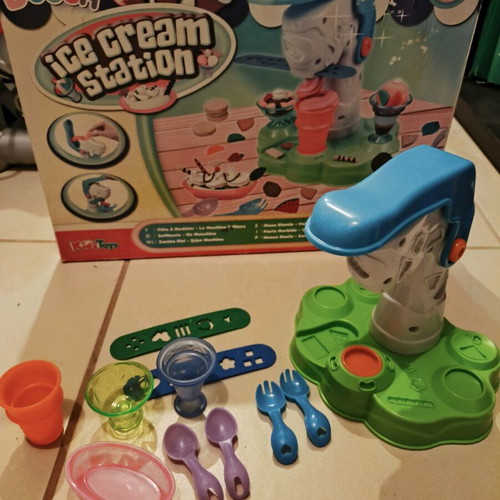 Kid's Dough Ice Cream Station like new, missing yellow cup