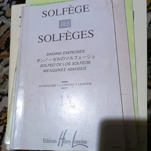 Solfège book like new