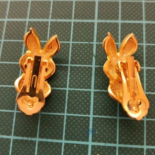 Leaf-shaped earrings with clip, new, gold color