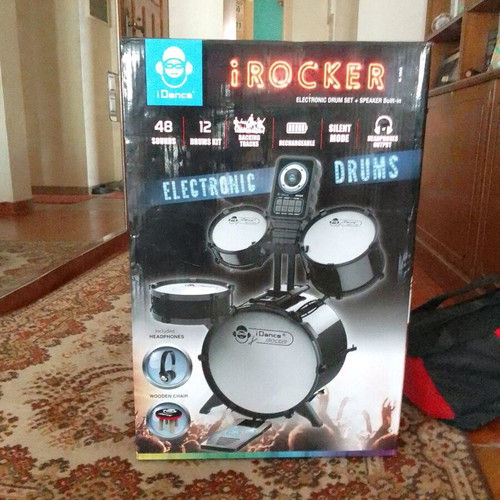 Electronic drums like new with built-in speaker and 12 drum sets