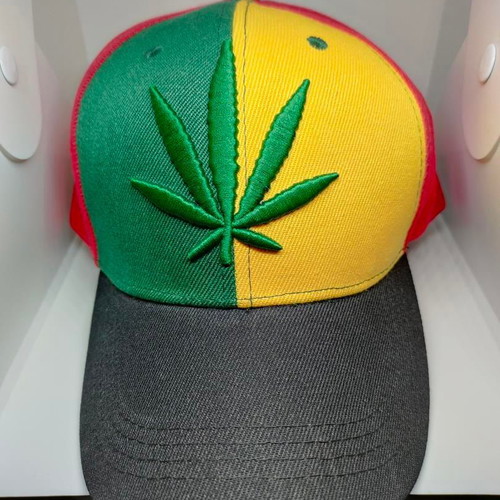 Snapback hat Rasta Reggae with embroidered leaf like new