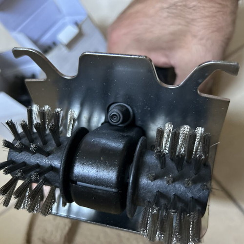 Motorized BBQ Grill Brush Brookstone new with two replacement heads