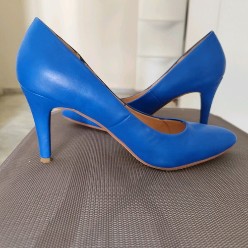 Royal blue pumps like new, synthetic leather, 9cm heel