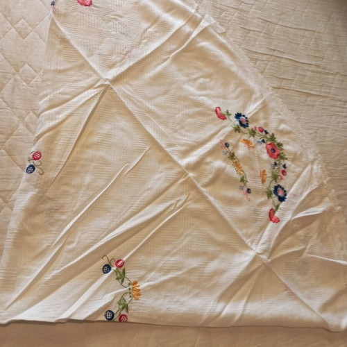 Handmade embroidered round tablecloth 160cm new