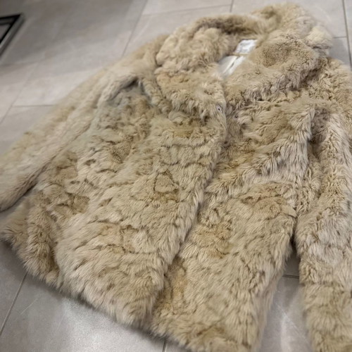 Zara synthetic fur used in broken ice color