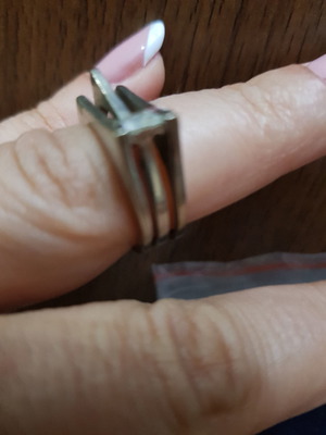Silver ring with zircon used