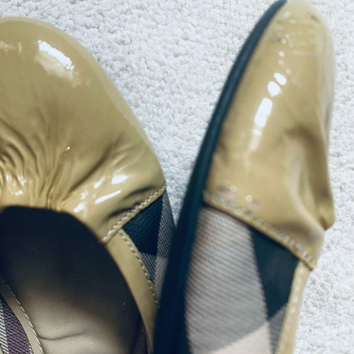 Burberry ballet flats used size 38 beige with fabric case