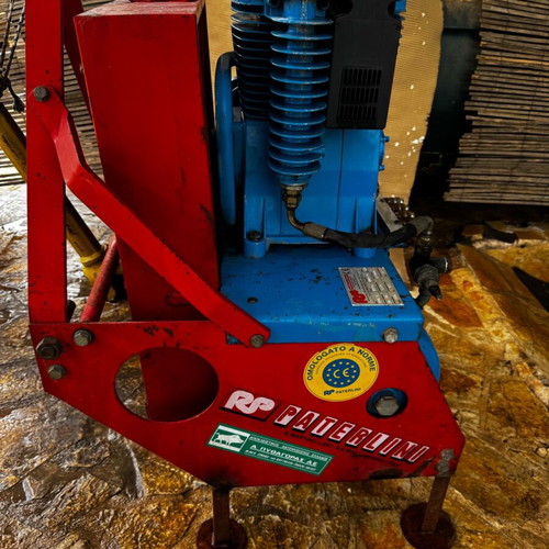 Paterlini hanging pruning air compressor set used with accessories