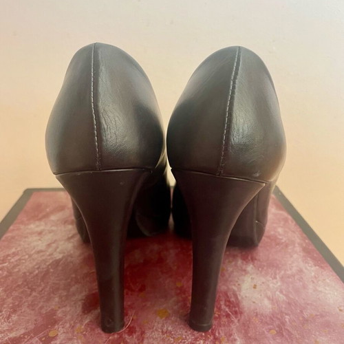 Claudia Mare women's leather pumps size 39 like new, black
